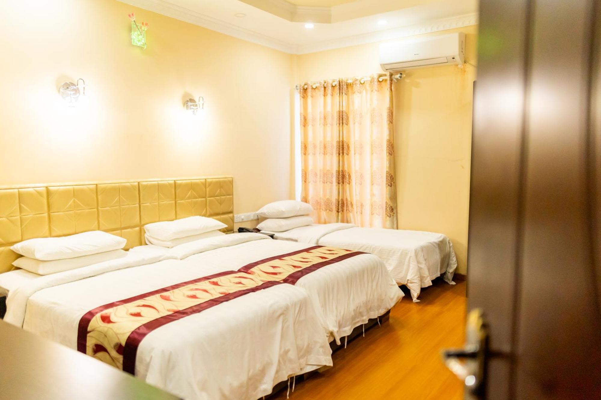Abuharee Grand Hotel Addu City Eksteriør billede