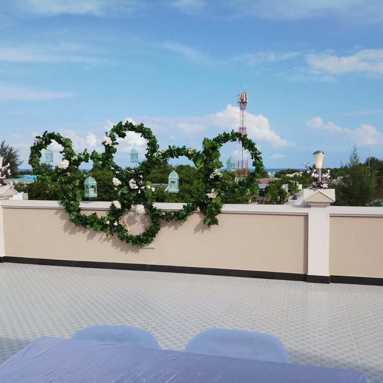 Abuharee Grand Hotel Addu City Eksteriør billede