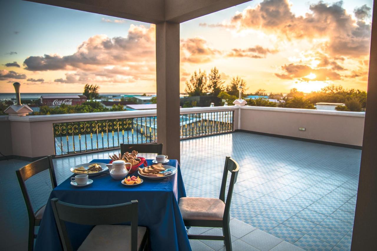 Abuharee Grand Hotel Addu City Eksteriør billede