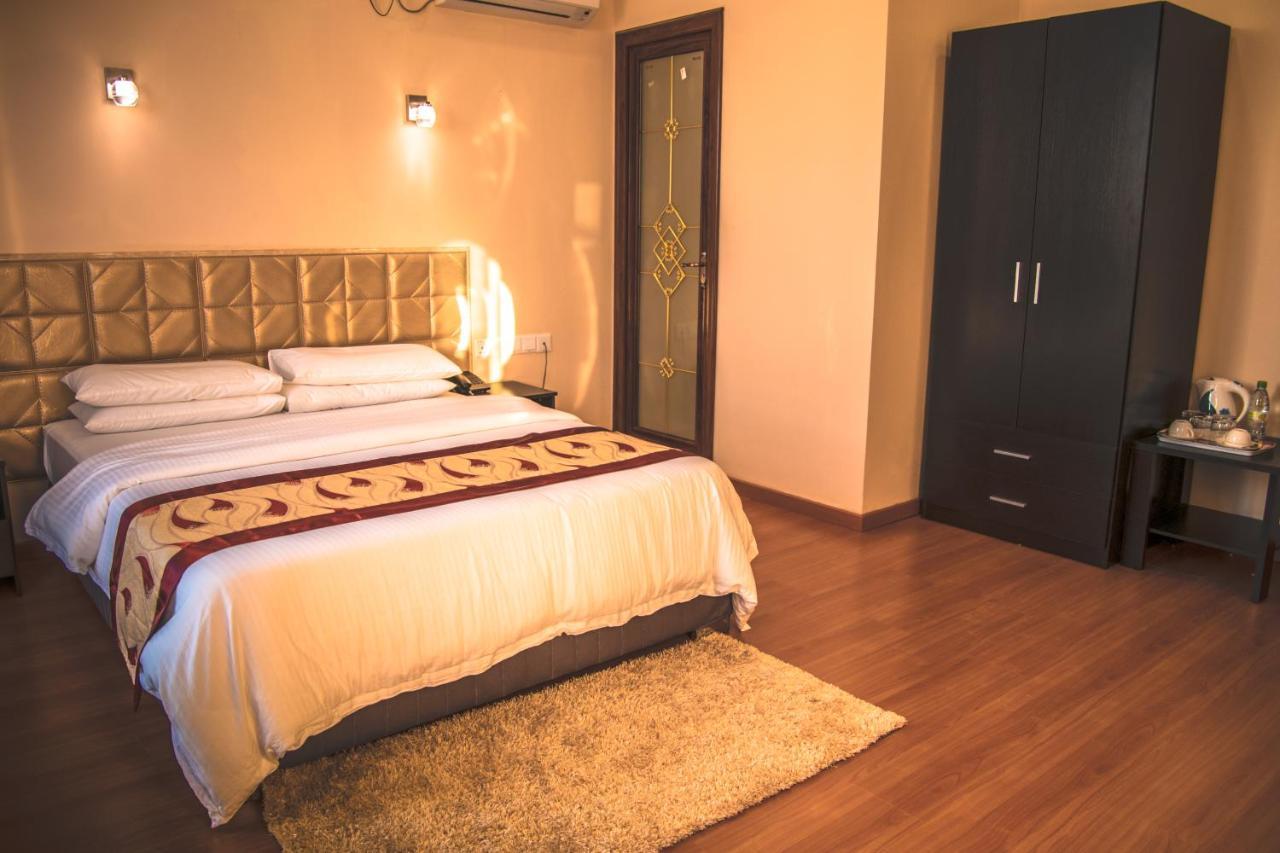Abuharee Grand Hotel Addu City Eksteriør billede