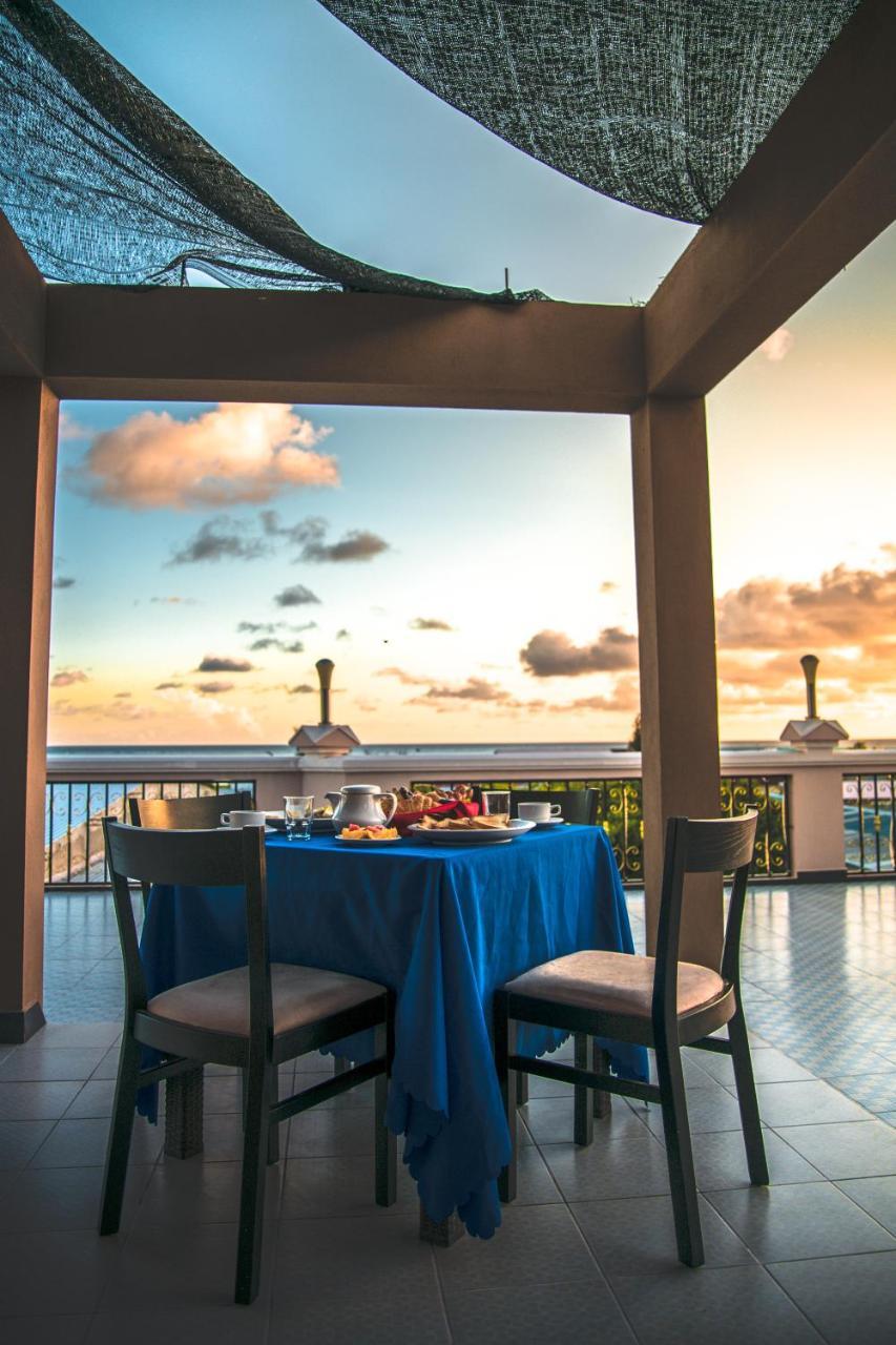 Abuharee Grand Hotel Addu City Eksteriør billede
