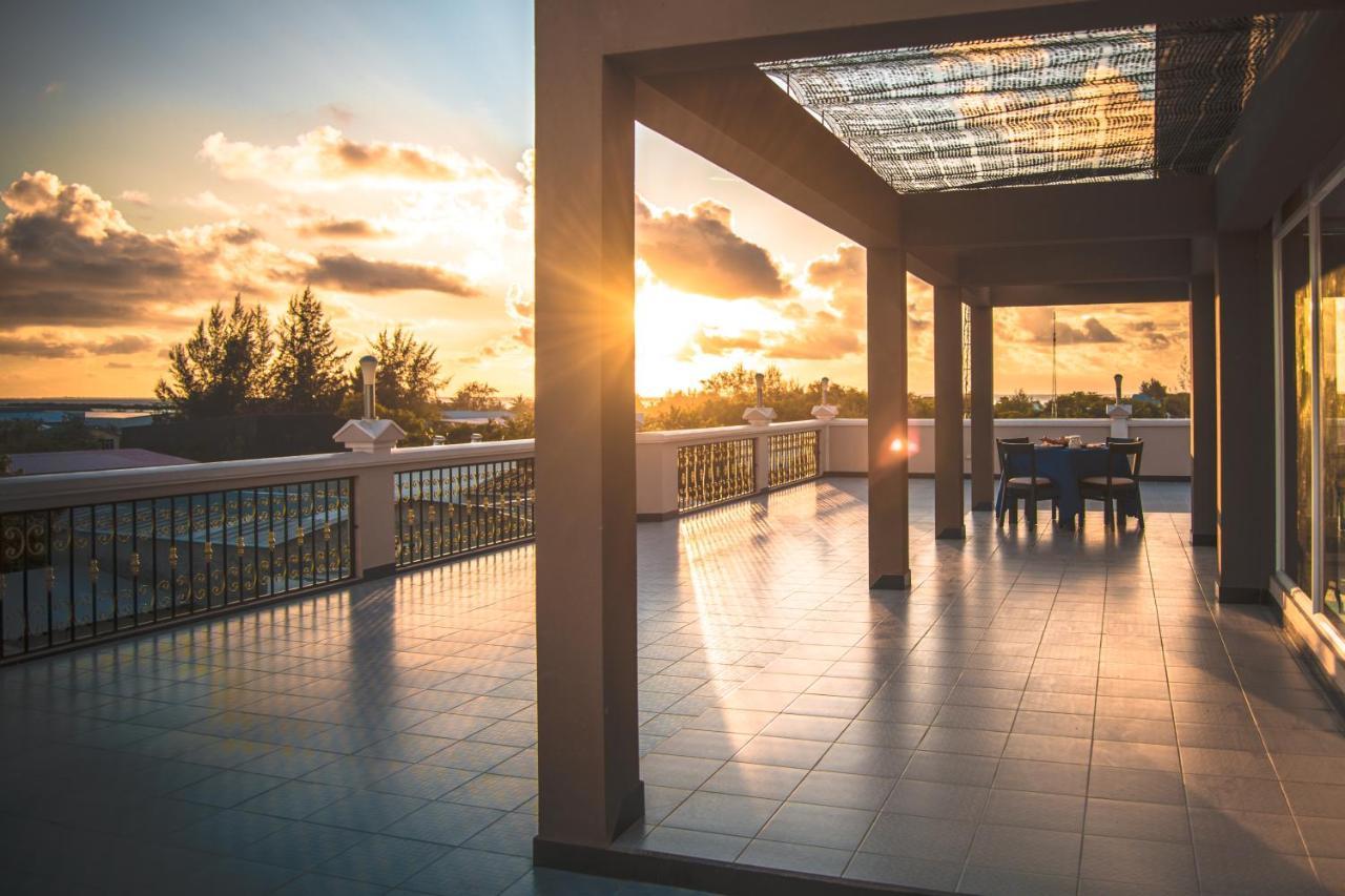 Abuharee Grand Hotel Addu City Eksteriør billede