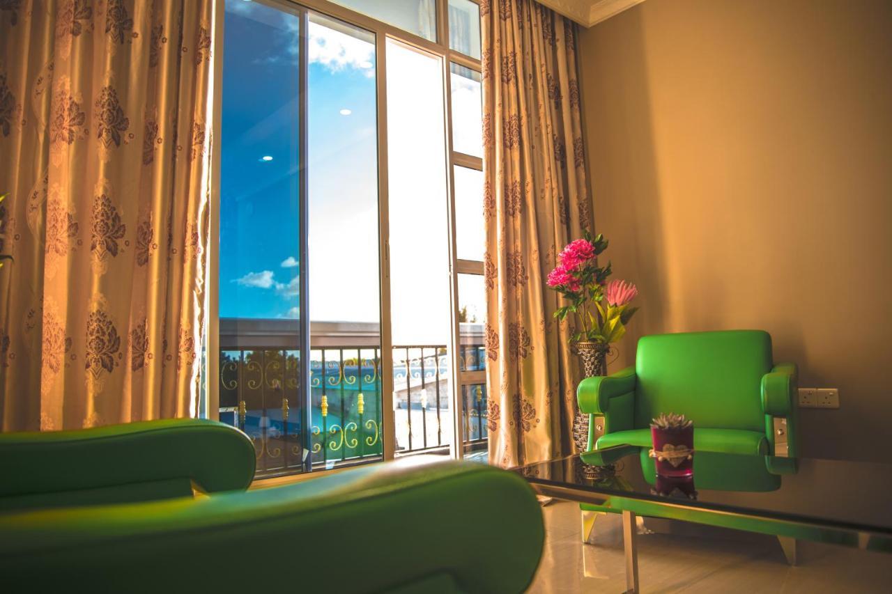 Abuharee Grand Hotel Addu City Eksteriør billede