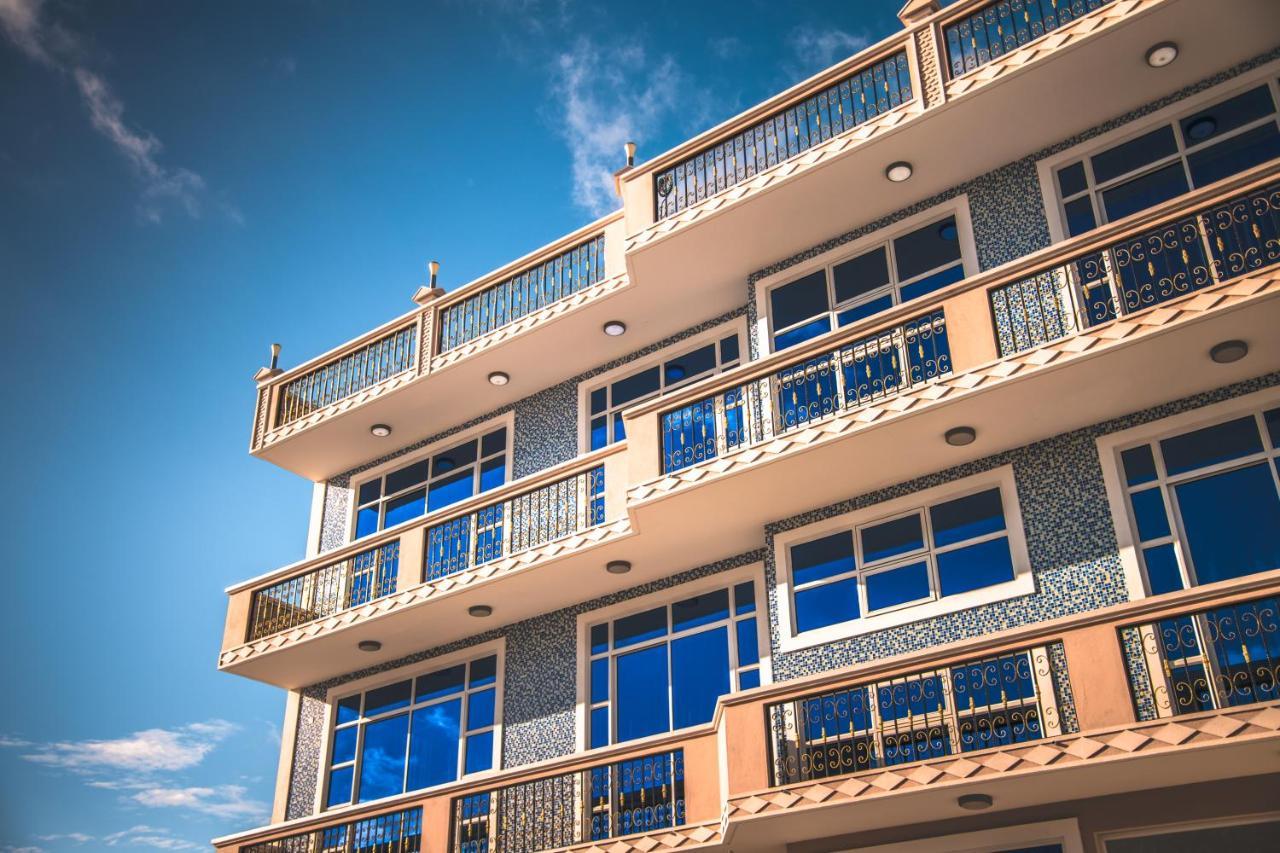 Abuharee Grand Hotel Addu City Eksteriør billede